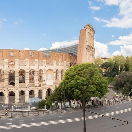 Iflat Unforgettable In Front Of Colosseum Rom Exterior foto