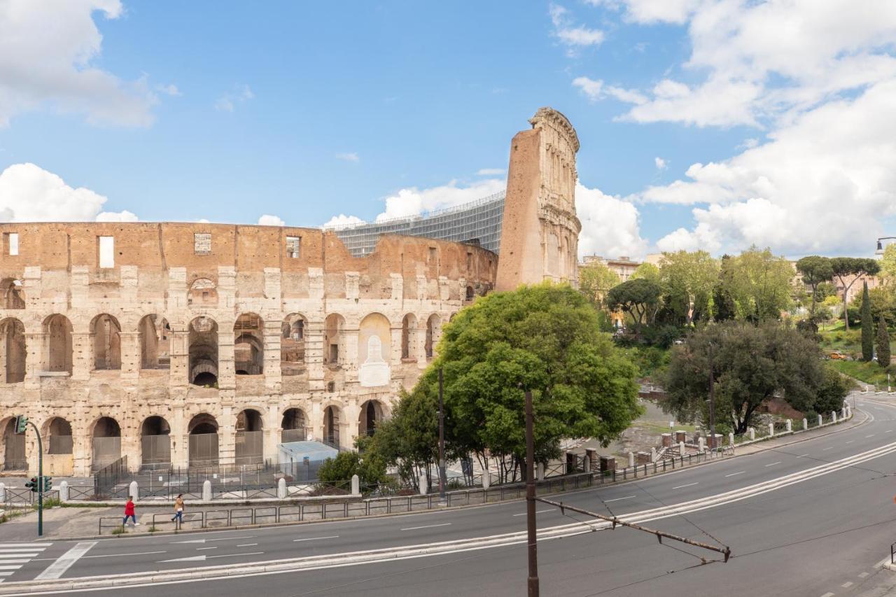 Iflat Unforgettable In Front Of Colosseum Rom Exterior foto